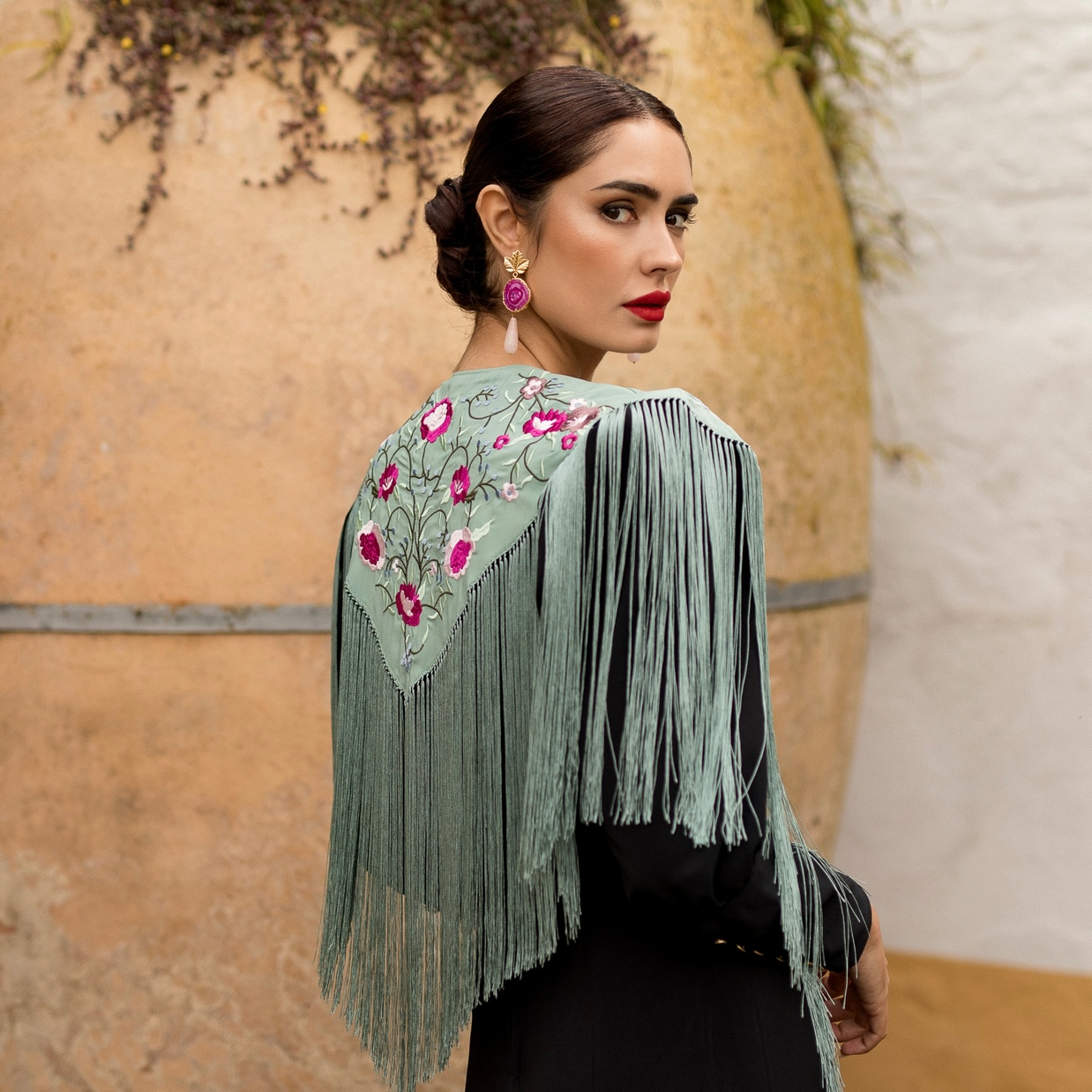 Capa bordada flamenca