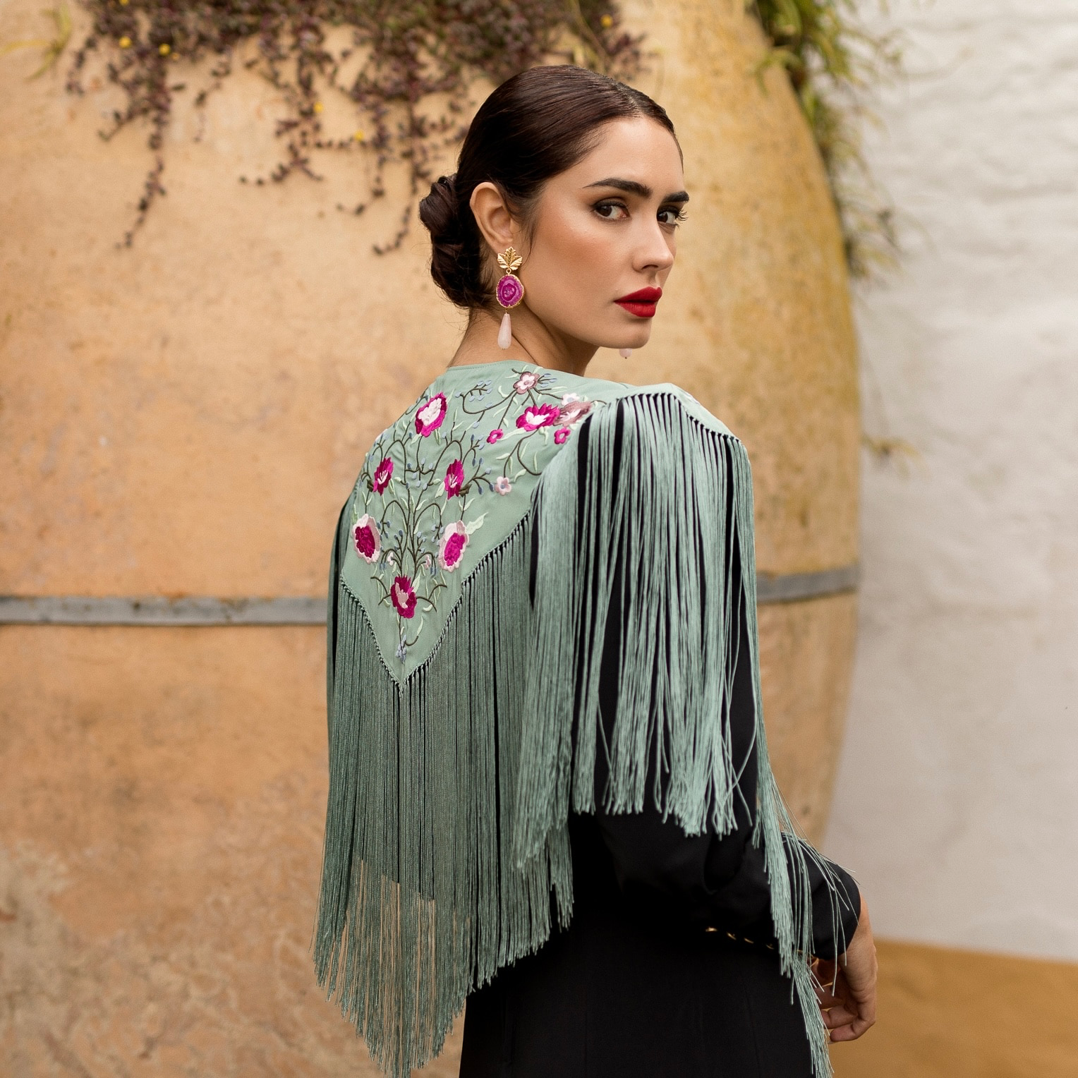 Capa bordada flamenca