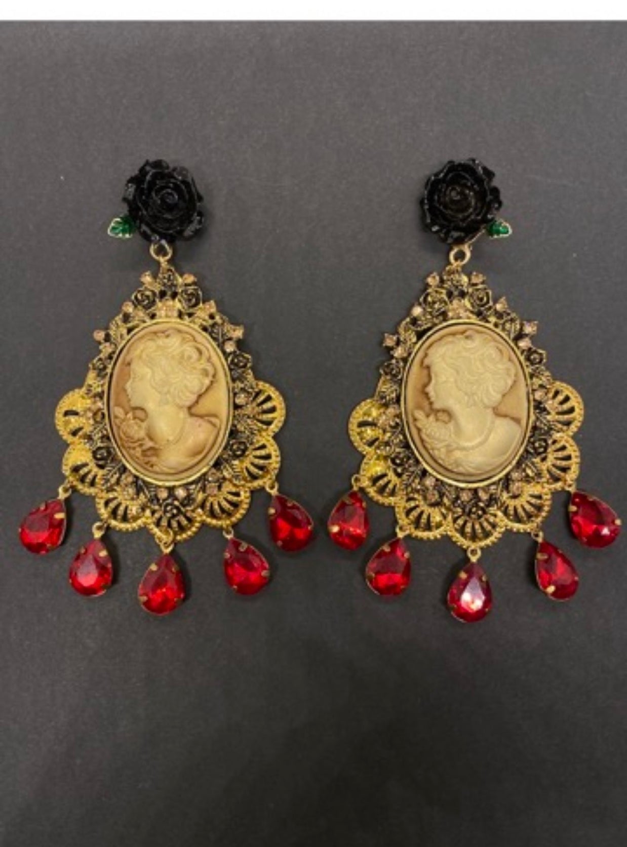 Pendientes Maestranza camafeo