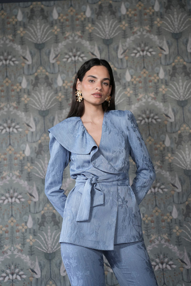 Traje Gaga jacquard celeste volante/