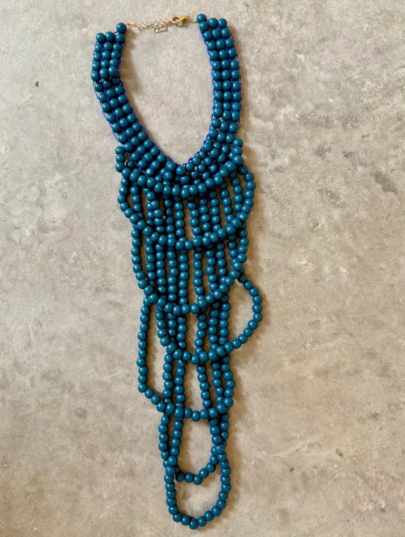 Collar Vega petróleo